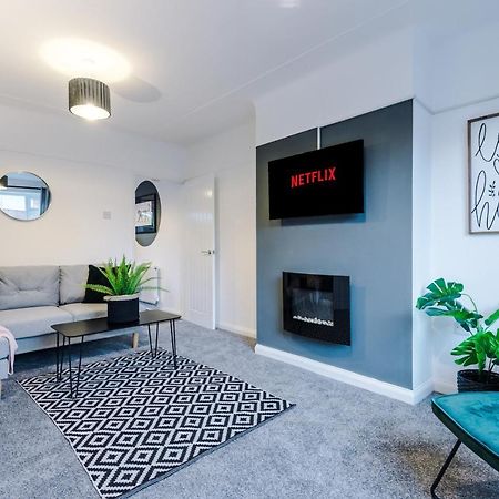 Welcoming 3 Bed Home, 10 Mins From Chester Races And Zoo Saughall Екстериор снимка
