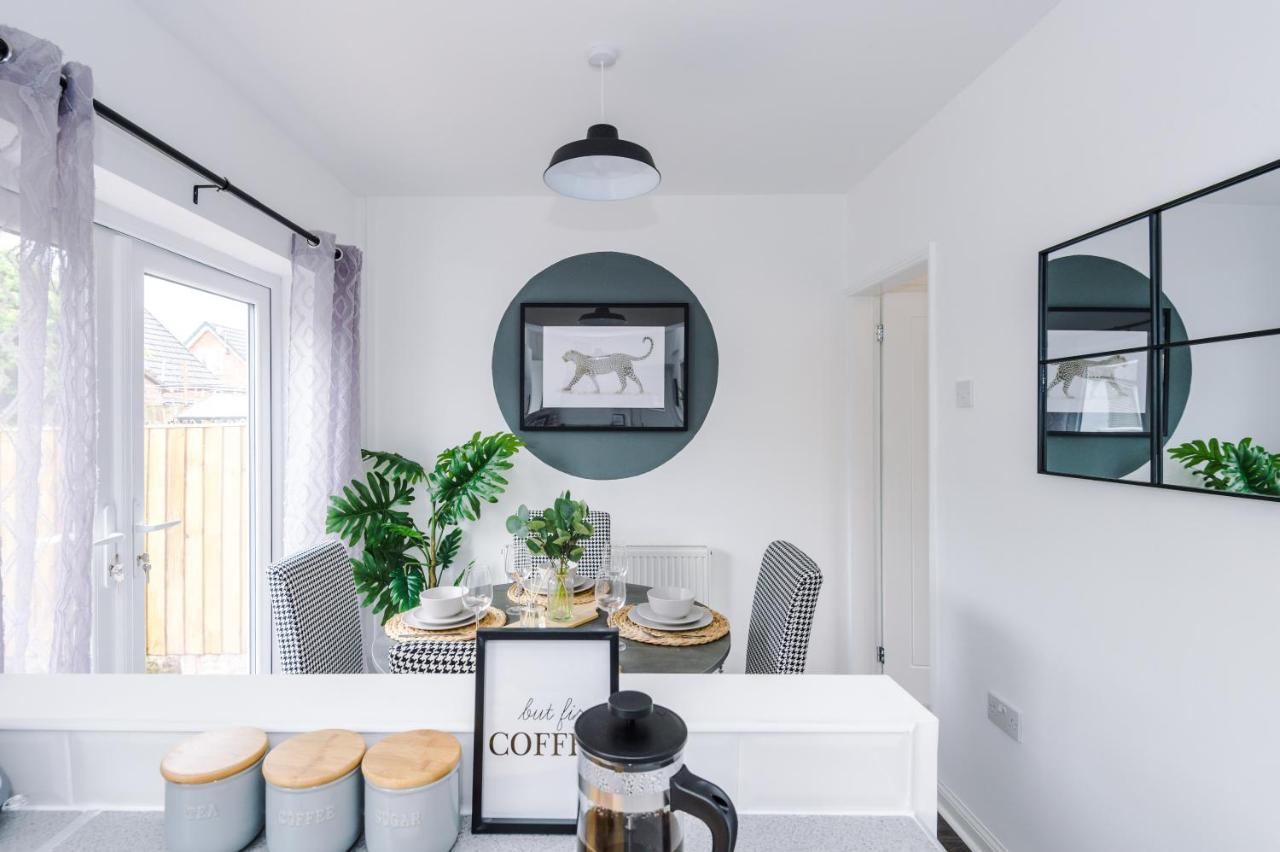 Welcoming 3 Bed Home, 10 Mins From Chester Races And Zoo Saughall Екстериор снимка