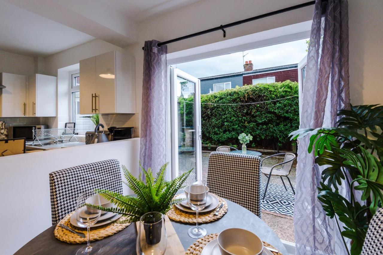 Welcoming 3 Bed Home, 10 Mins From Chester Races And Zoo Saughall Екстериор снимка