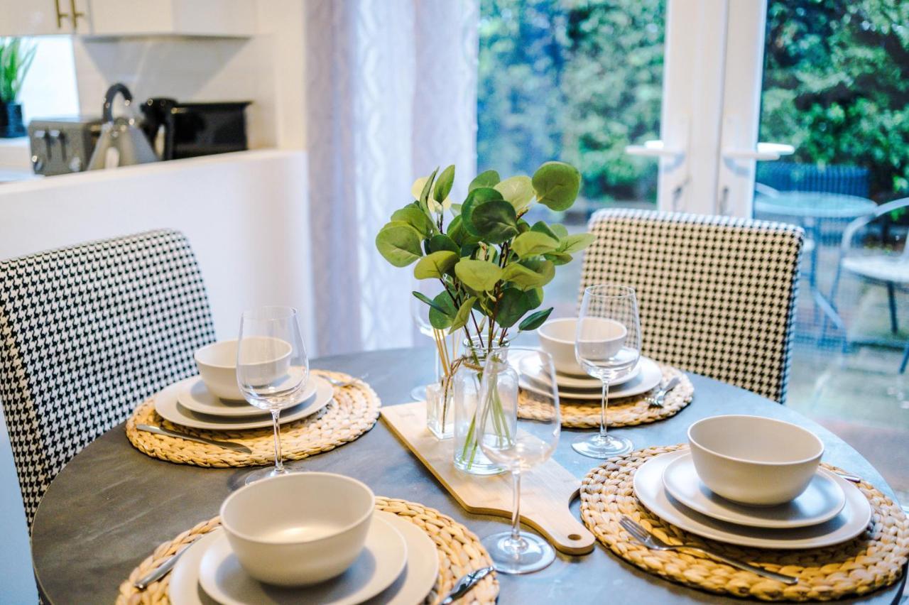 Welcoming 3 Bed Home, 10 Mins From Chester Races And Zoo Saughall Екстериор снимка